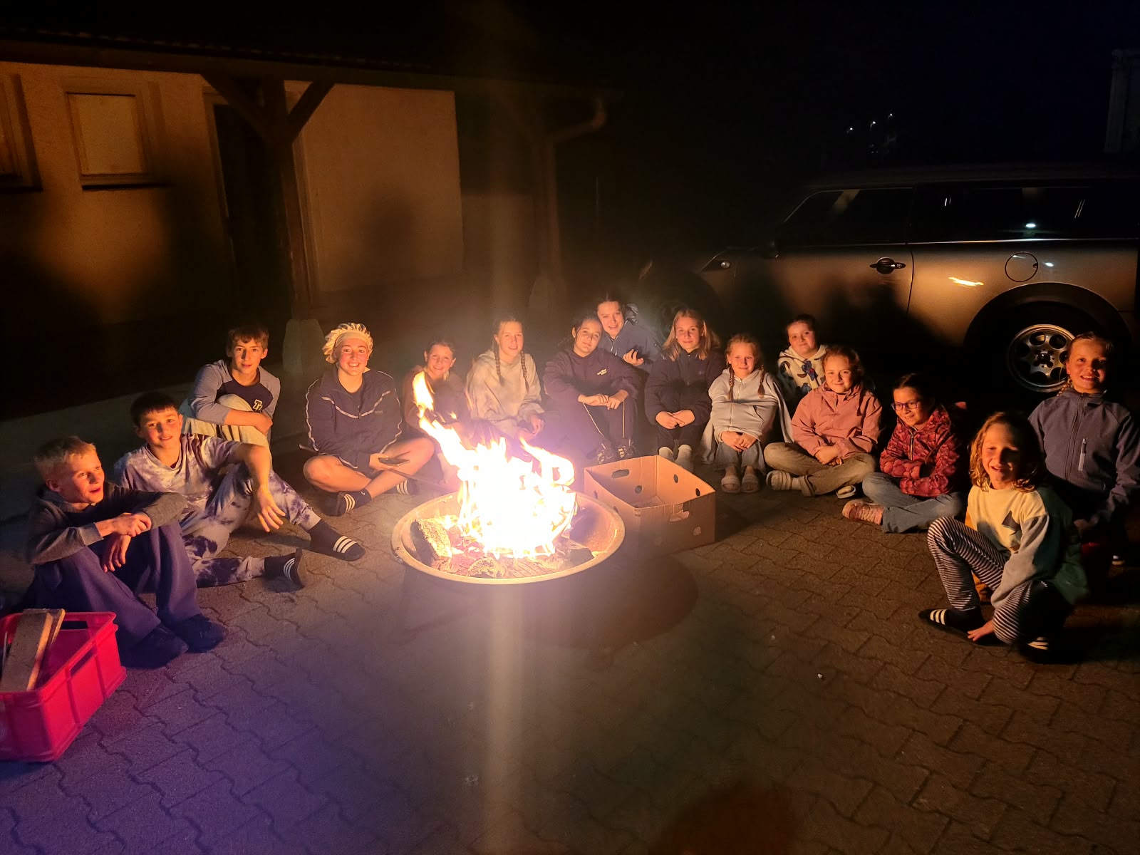 Hebisele am Lagerfeuer